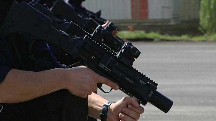 Telediario 1 - Limitación para los Ertzaintza