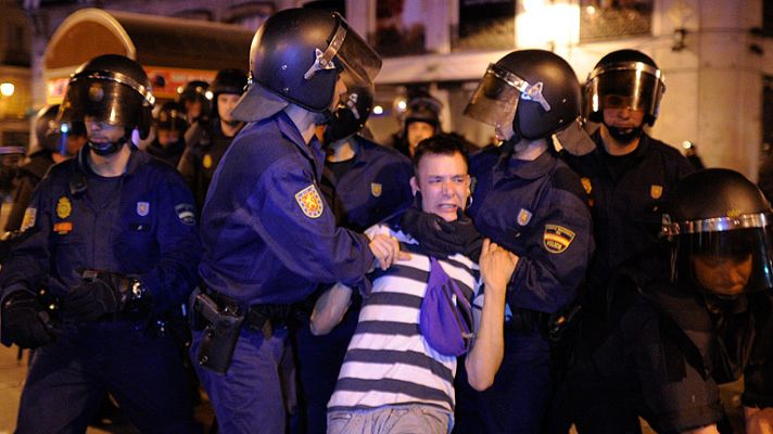 Informativo 24h - La Policía desaloja a los "indignados" de Sol