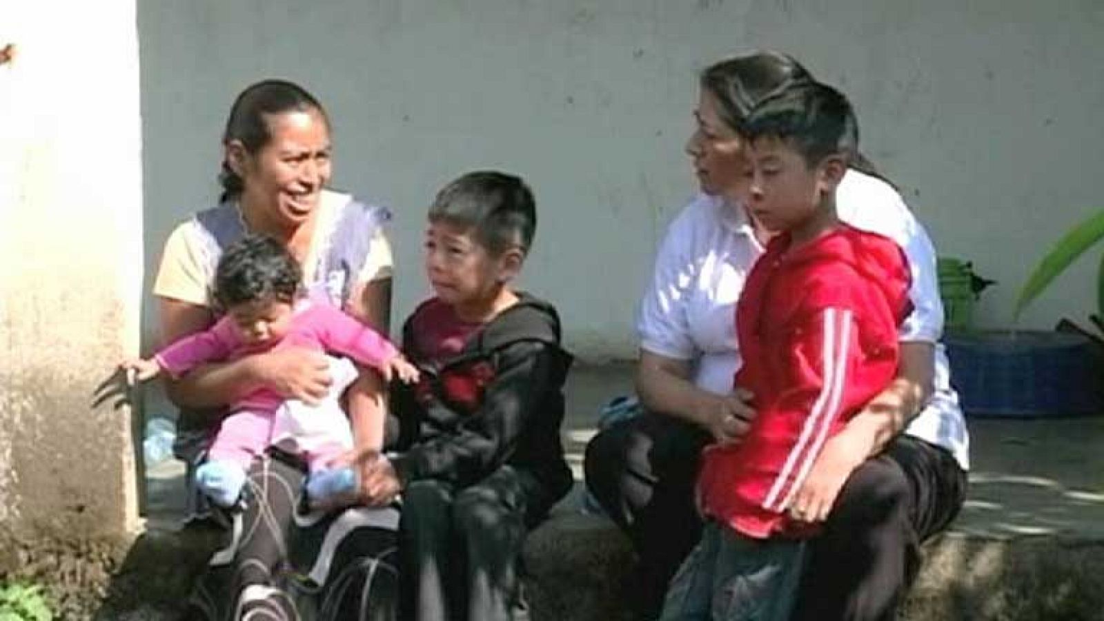 Niños con pasaporte del primer mundo, pero con vidas tercermundistas