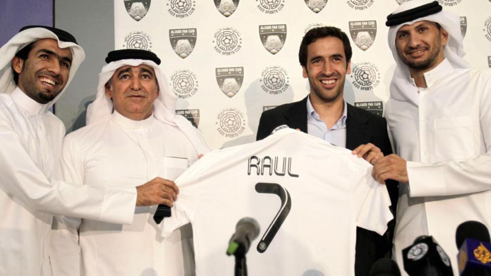 Raúl, presentado por Al Sadd de Catar