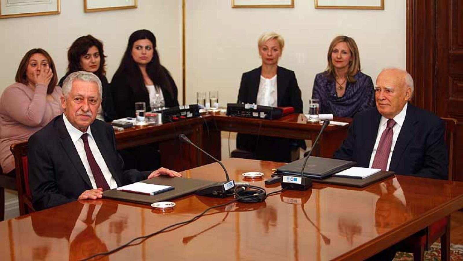 El presidente griego trata de pactar un Gobierno con los partidos europeístas - Informativo 24h | Ver