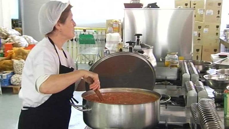 Cáritas, obligada a ofrecer un único plato de comida