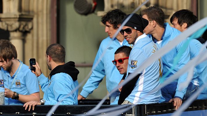 Telediario 1 - Tévez se disculpa tras acordarse de Ferguson en la celebración del City