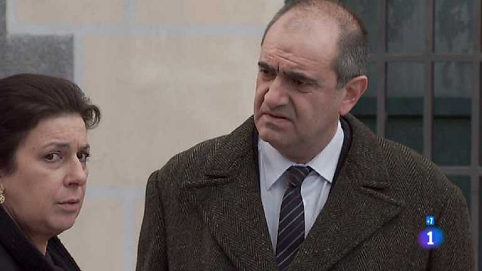 Amar en tiempos revueltos - T7 - Capítulo 175 - Olavide es abordado por un coronel del Servicio de Inteligencia - ver ahora