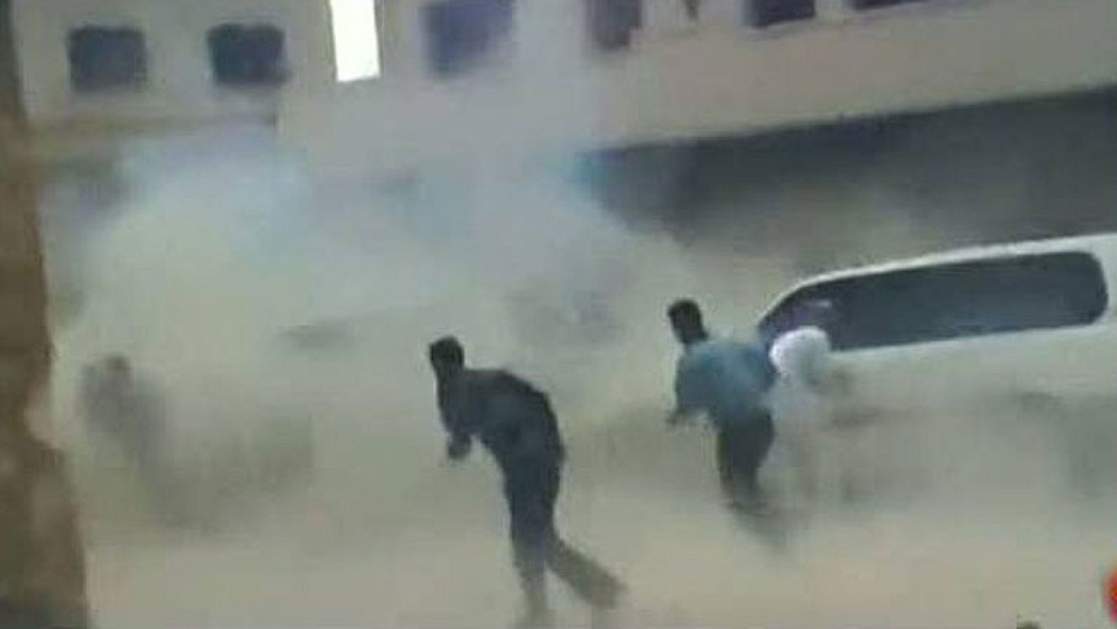 Vehículos de la ONU resultan dañados en ataque del régimen sirio - La tarde en 24h | Ver