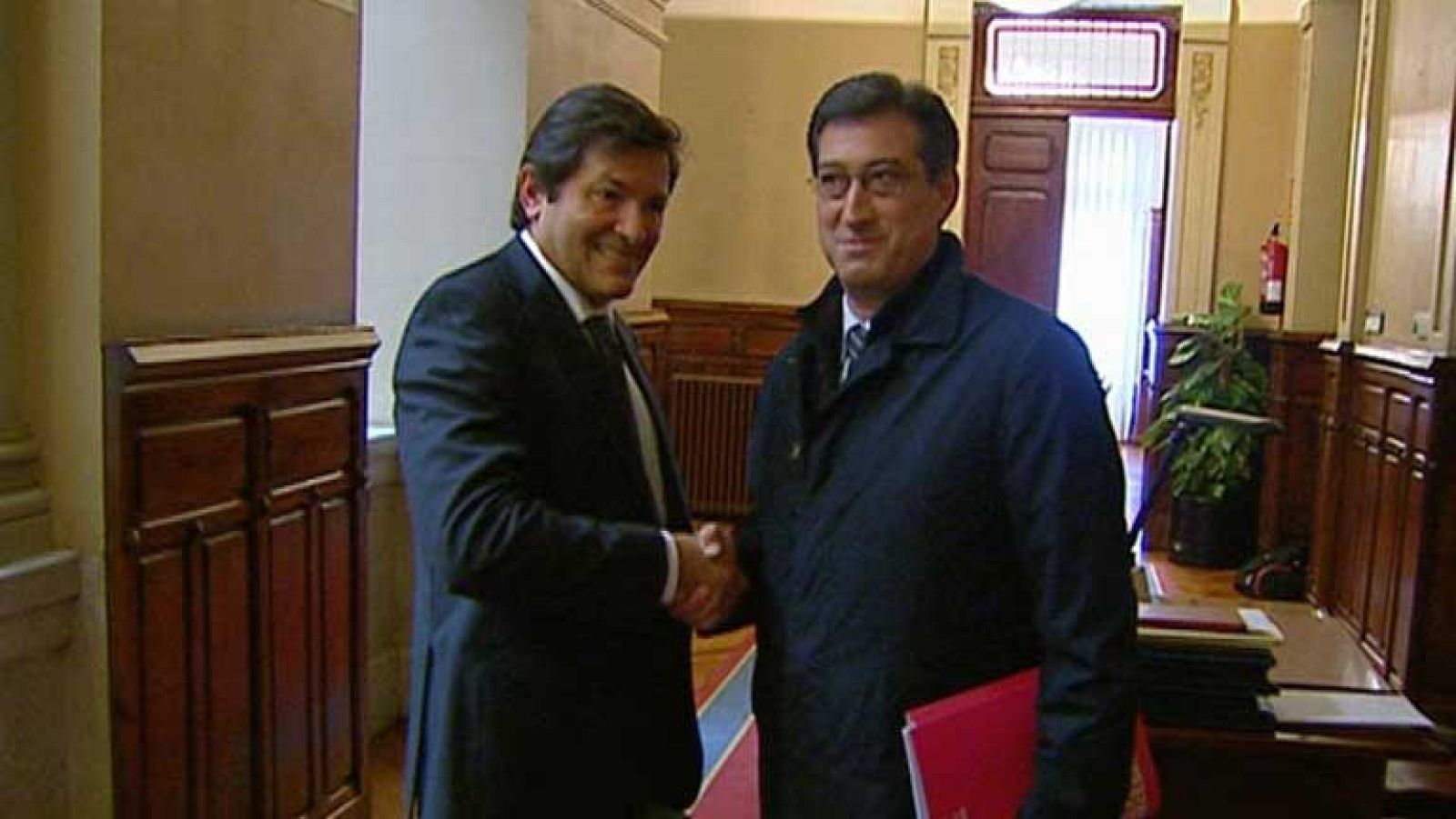 Un acuerdo a tres bandas podría dar el gobierno de Asturias al PSOE