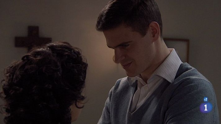 Amar en tiempos revueltos - Alberto intenta abusar de Daniela