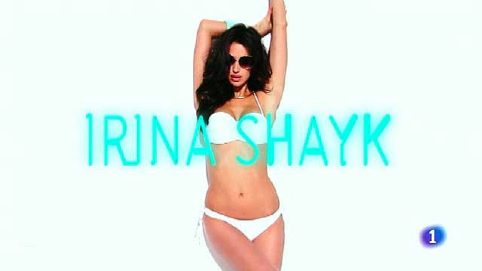 Más Gente - Irina Shayk se queda en bikini para una firma de moda de baño