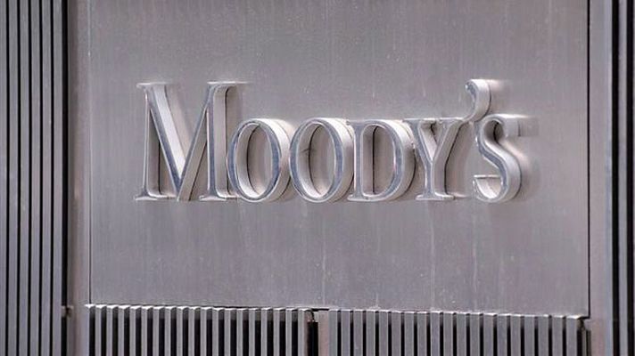 Telediario 1 - Moody's rebaja la nota de 16 bancos españoles