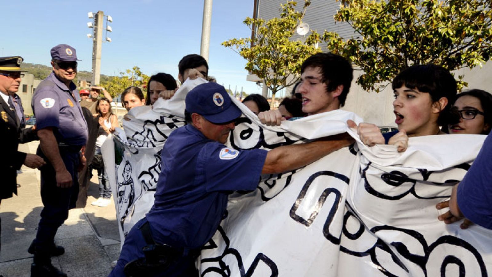 Los estudiantes harán huelga general como protesta a los recortes educativos | Ver
