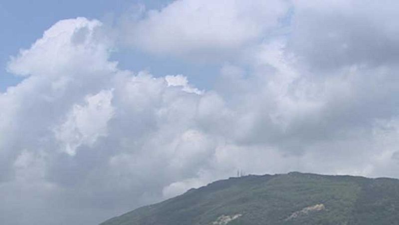 Lluvias localmente fuertes en noreste y bajan temperaturas en el interior