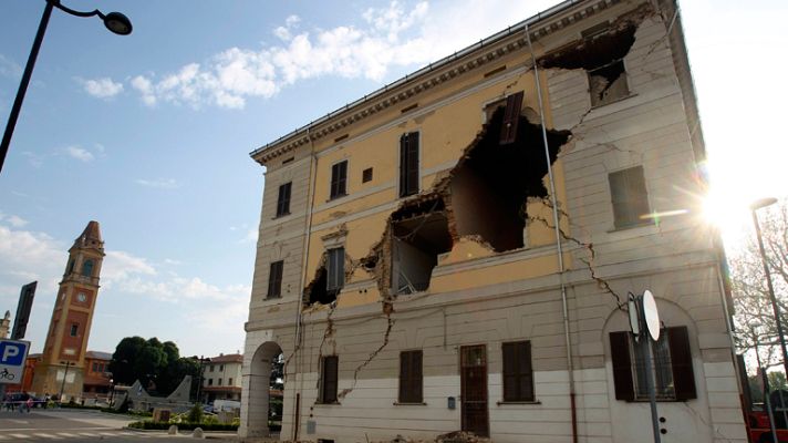 Informativo 24h - Seis muertos tras un terremoto de magnitud 5,9 en el norte de Italia