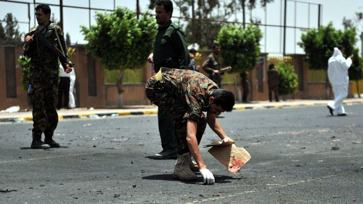 Informativo 24h - Más de 50 muertos y decenas de heridos en un atentado suicida contra militares en Yemen