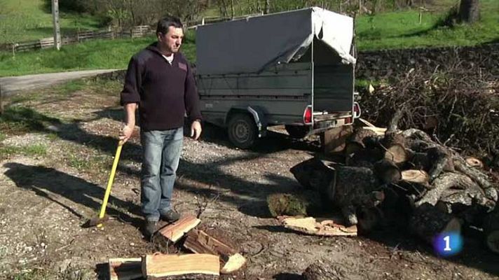 Conectando España - Los Tojos: Fidel corta leña