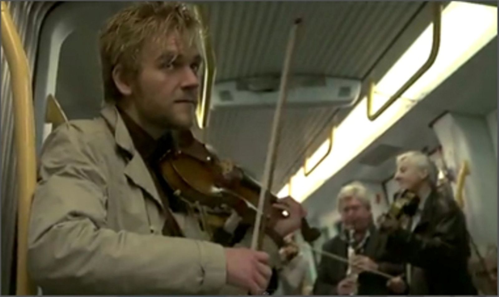 On Off: La filarmónica sube al metro - On Off | Ver