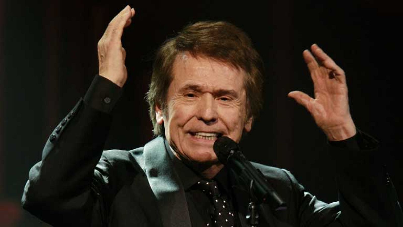 Raphael canta clásicos de ayer y hoy en el Teatro de la Zarzuela