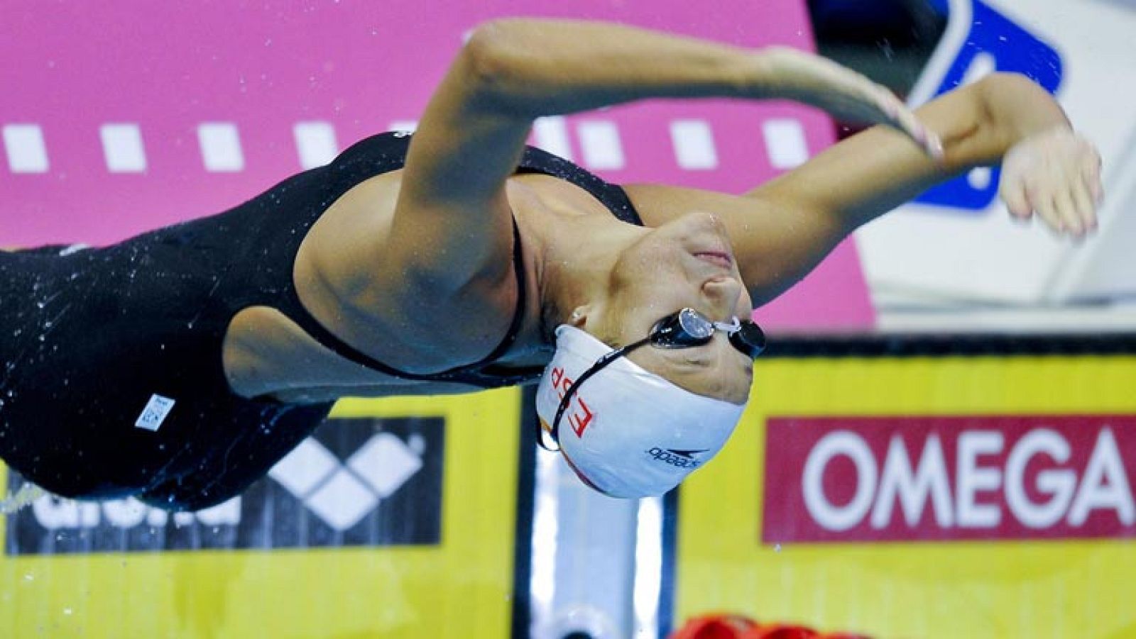 La nadadora española ha finalizado tercera la prueba de los 200 metros espalda de Debrecen (Hungría), con un tiempo de 2:09:56, a tres centésimas del récord de España.