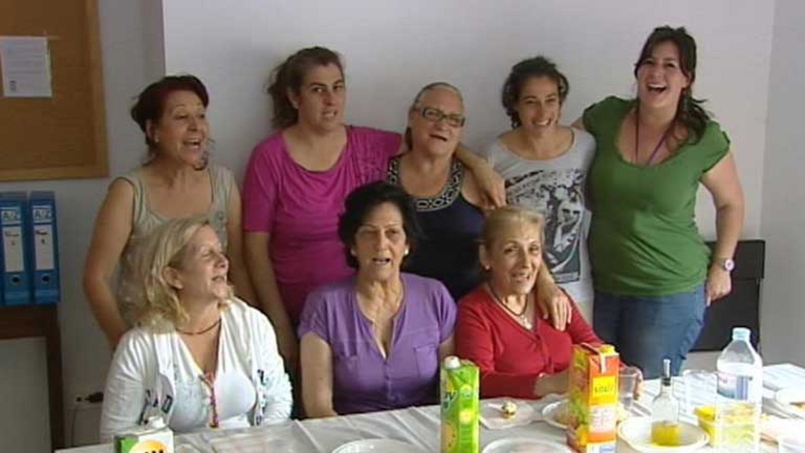 Una treintena de familias desahuciadas ocupan en Sevilla las viviendas de un edificio  vacío desde el 2010