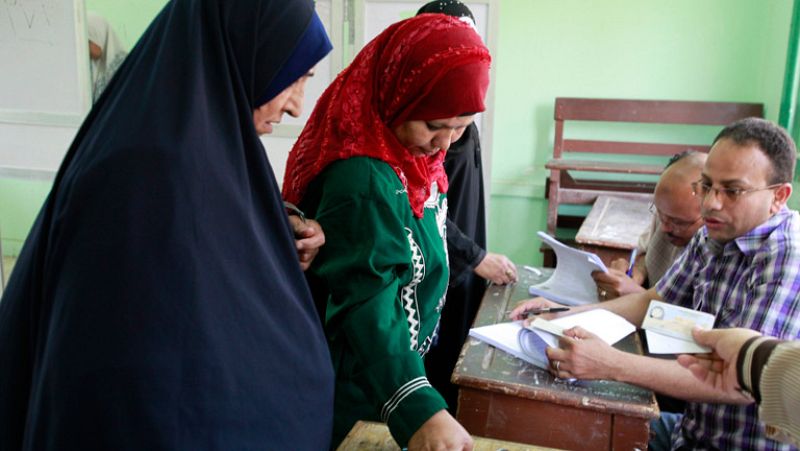 Abren los colegios en Egipto para votar en históricos comicios presidenciales | Ver