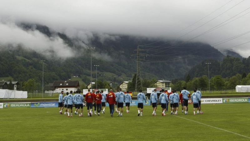 La selección española ya trabaja en Austria y algunos de los presentes en la convocatoria aceleran el ritmo para postularse ante la baja de David Villa.