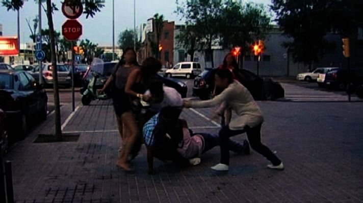 Comando Actualidad - Peleas en la puerta de casa