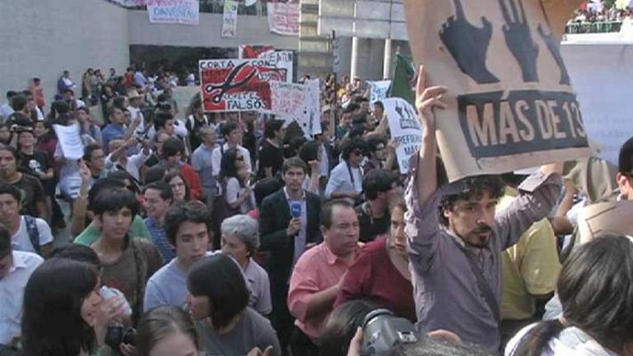 Telediario 1 - Protesta de los jóvenes mexicanos