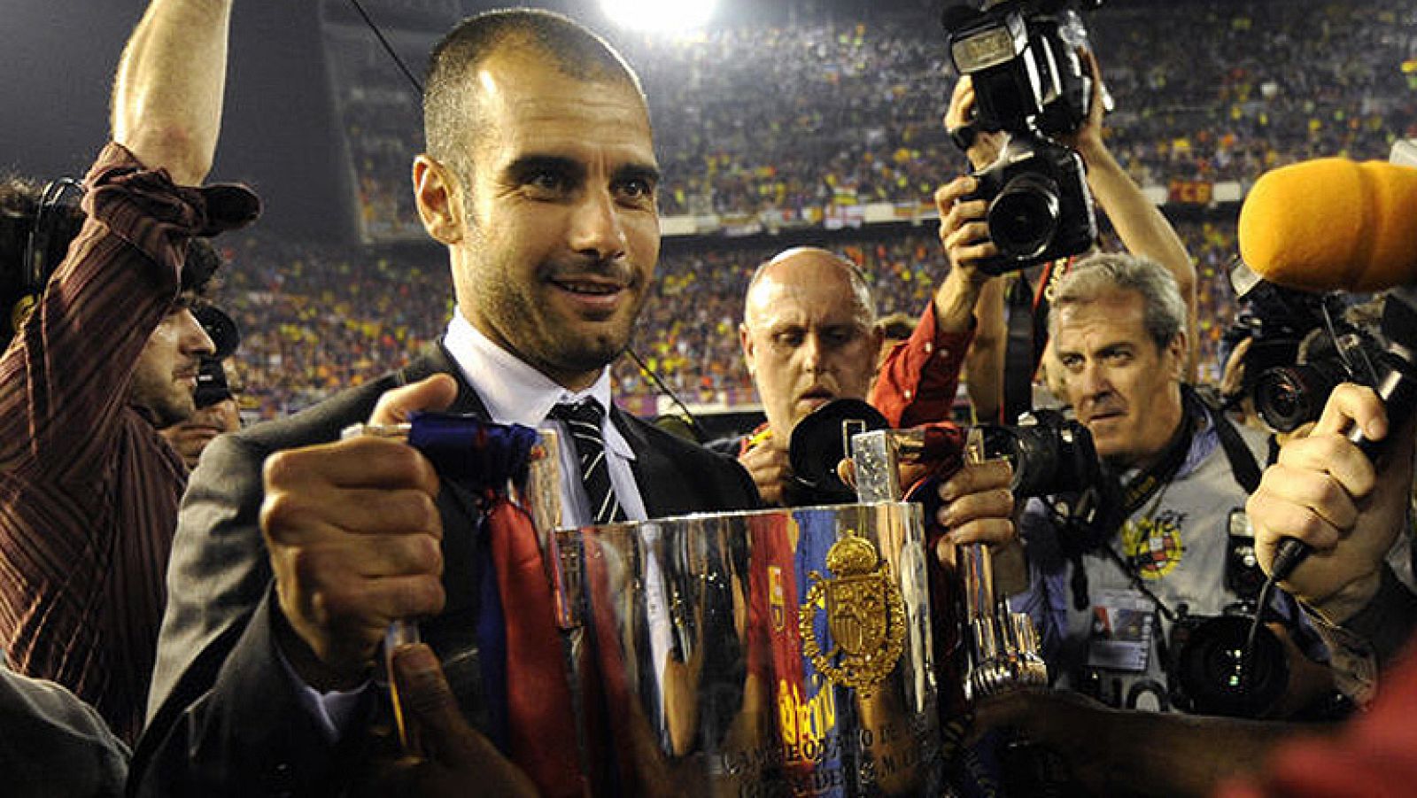 El entrenador del FC Barcelona, Josep Guardiola, se enfrenta al equipo al que le ganó su primer tíl Rey que enfrentará al conjunto  culé frente al Athletic Club en el estadio Vicente Calderón, un  encuentro para el que los blaugranas están "preparado