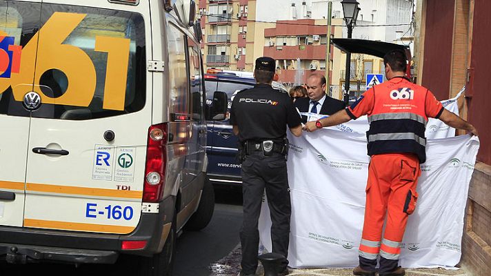 Informativo 24h - Muere una mujer y otra resulta herida en un tiroteo tras un atraco a un banco en Sevilla