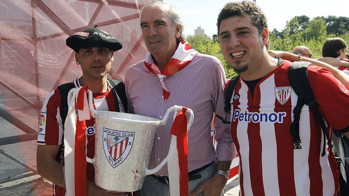 Informativo 24h - Las mareas rojiblanca y azulgrana inundan Madrid