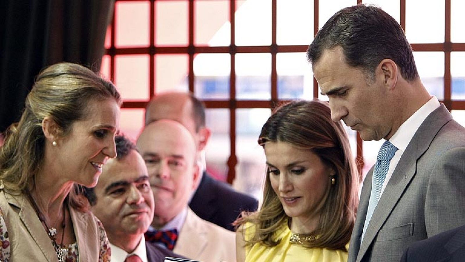 Inauguración de la Feria del Libro en el parque del Retiro de Madrid