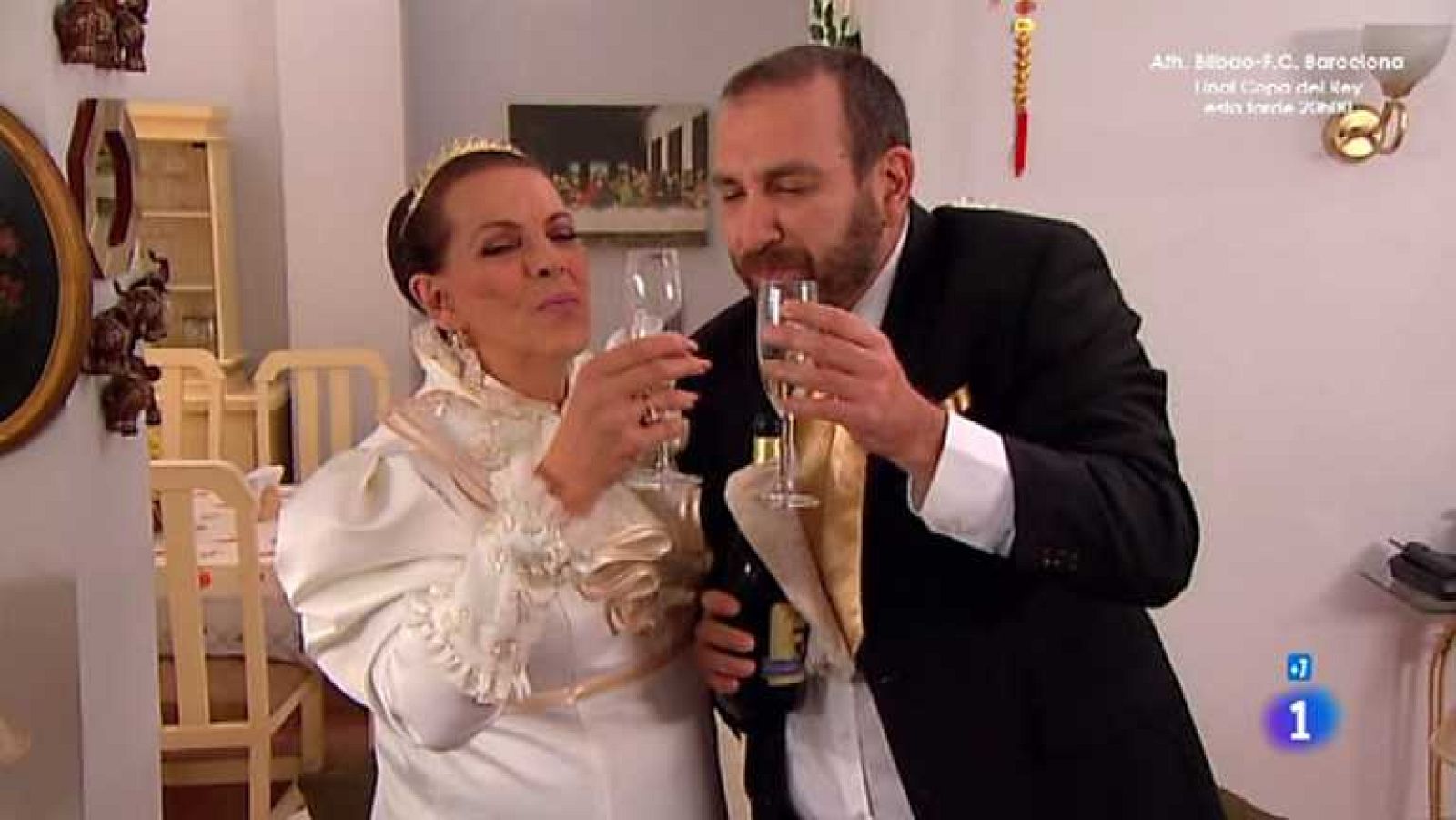 Cielo rojo - Capítulo 95 - Por confusión, Nata y Jesús intercambian sus teléfonos móviles. Cuando Nata recibe una llamada de Dña. Loreto, empieza a atar cabos - Ver ahora