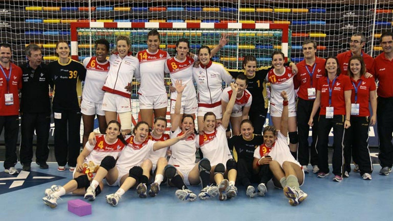 La alegría del balonmano femenino español