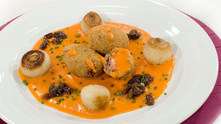 RTVE Cocina - Croquetas de carne y huevo en salsa