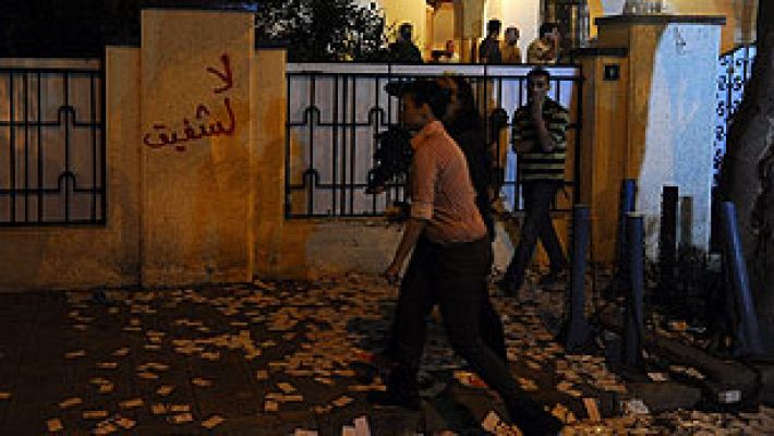 Informativo 24h - Manifestantes egipcios queman las oficinas del candidato presidencial Shafiq