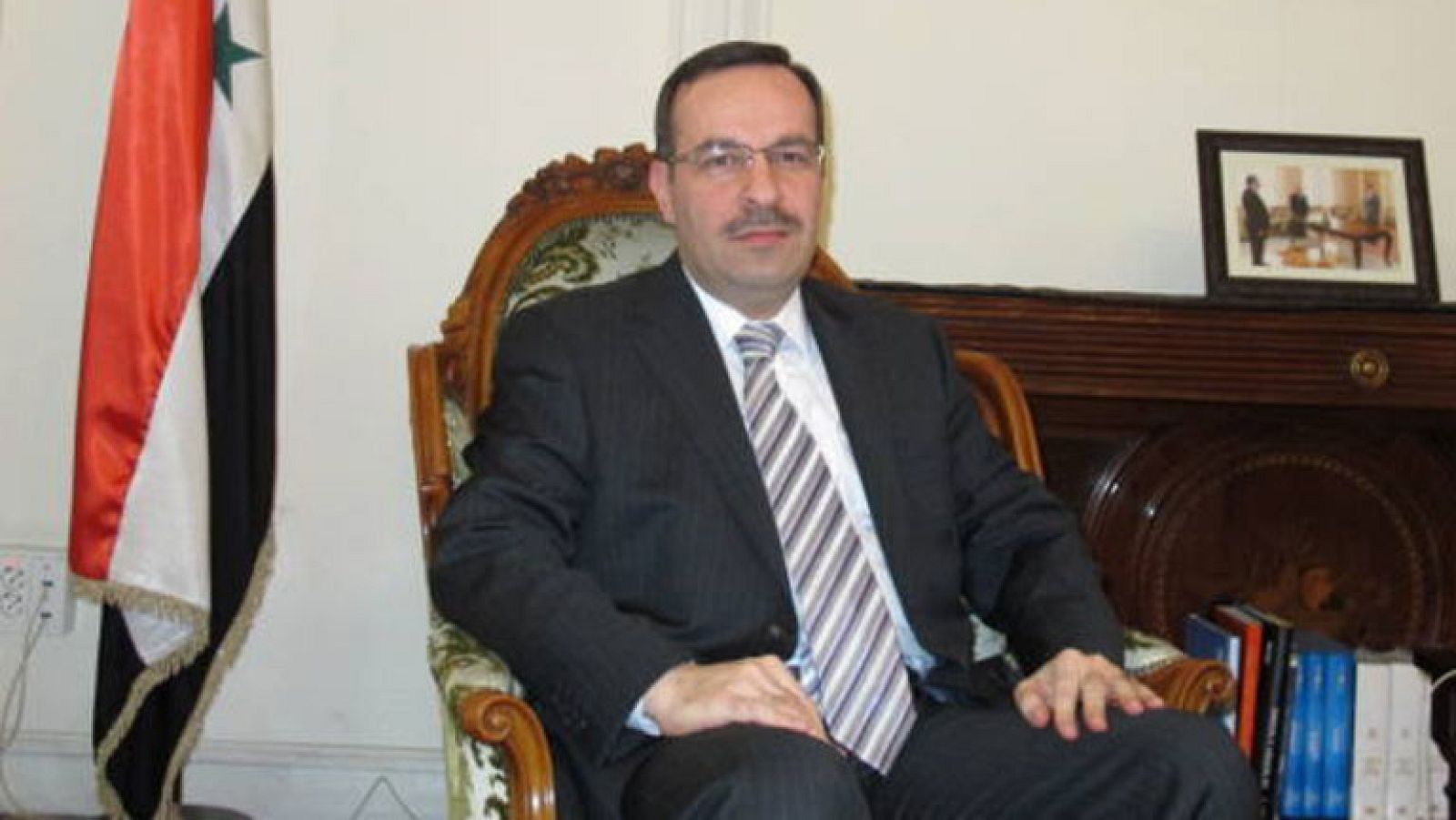 Margallo anuncia en Londres la expulsión del embajador sirio en España