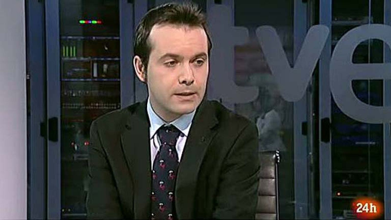 Un economista explica una alternativa a la inyección de dinero público en Bankia - La tarde en 24h | Ver