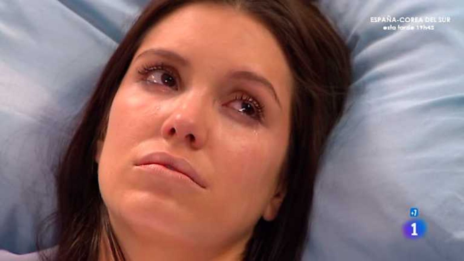 Cielo rojo - Capítulo 98 - Alma sale del hospital y visita a Nata, encerrada en la comisaría - Ver ahora