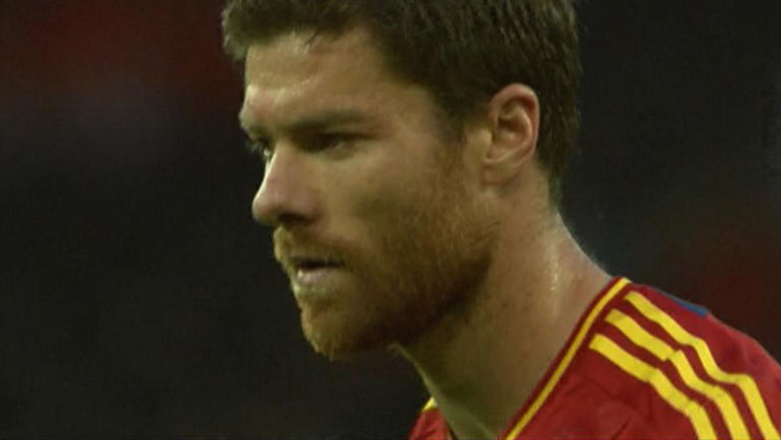 Xabi Alonso ha adelantado a la selección española con un lanzamiento de penalti en el minuto 52, tras unas manos claras dentro de su área del defensa surcoreano Choy Hio-Jin.