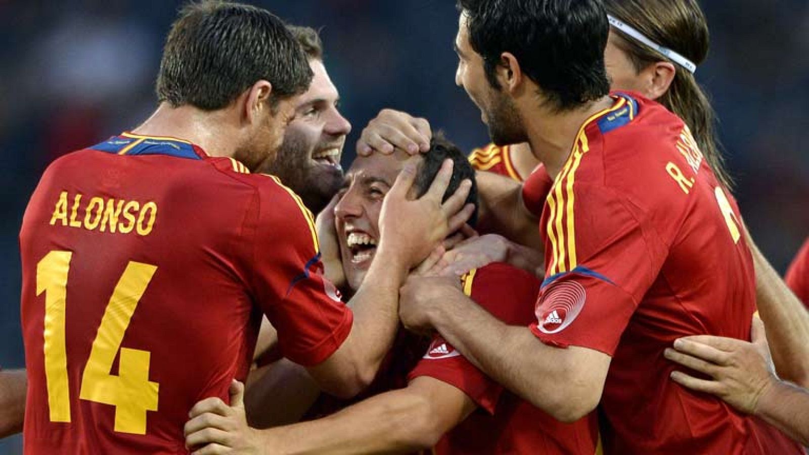 España cerró su primera parte de la concentración previa a la Eurocopa 2012, con un nuevo triunfo en su segundo amistoso, 4-1 a Corea del Sur, el día en el que Fernando Torres se reivindicó reencontrándose con el gol en la Roja un año después y Negre