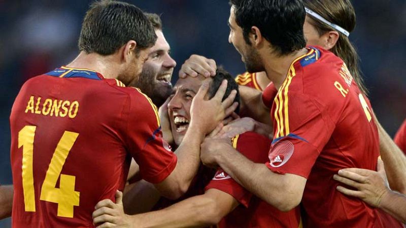 España cerró su primera parte de la concentración previa a la Eurocopa 2012, con un nuevo triunfo en su segundo amistoso, 4-1 a Corea del Sur, el día en el que Fernando Torres se reivindicó reencontrándose con el gol en la Roja un año después y Negre