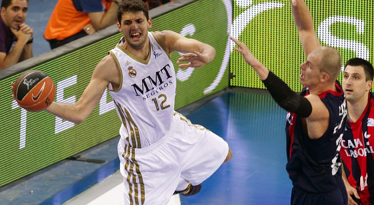 Baloncesto en RTVE - El Madrid gana en Vitoria y fuerza el quinto partido