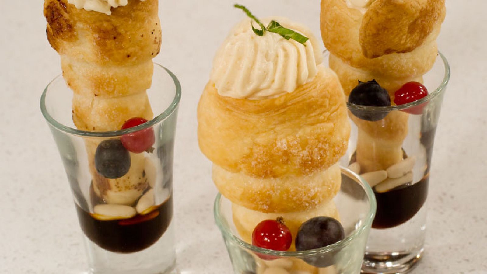 Saber cocinar - Postre - Mini cucuruchos con crema de turrón