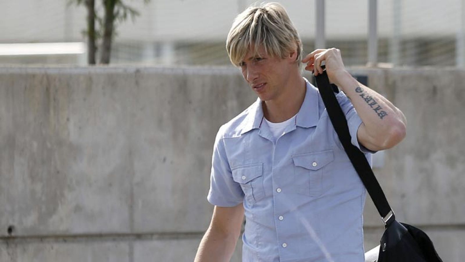 Fernando Torres ha llegado el primero a la concentración de Las Rozas. En plena lucha por ser el delantero de referencia de la Selección, el hombre que le hizo triunfar en el Liverpool, Rafa Benítez, y su compañero Sergio Ramos apuestan por él.