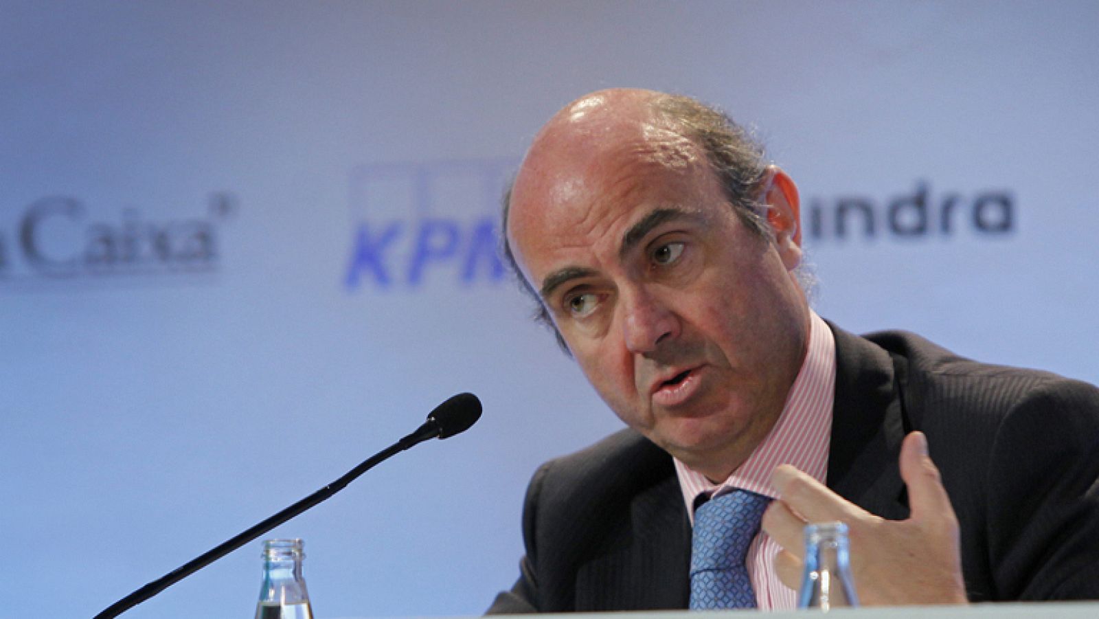 Alemania habría presionado a España para que recurra al fondo de rescate, según 'Der Spìegel'