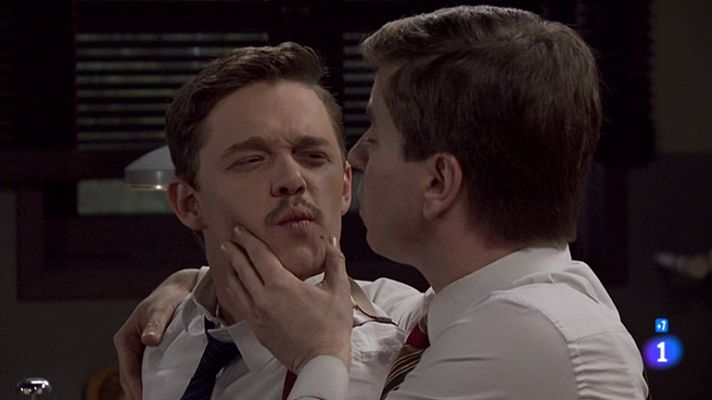 Amar en tiempos revueltos - 'Master class' en el arte de besar