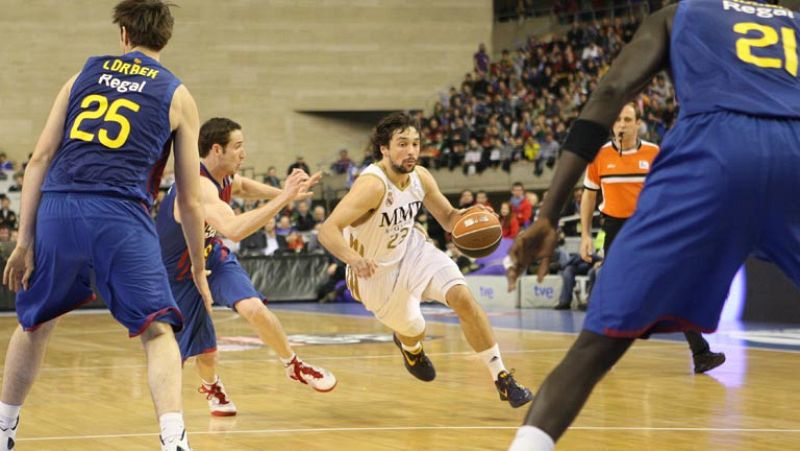 Barça Regal y Real Madrid disputan en el Palau Blaugrana el primer partido de la serie del 'playoff' final de la Liga Endesa ACB.