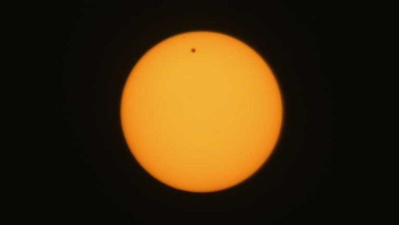 El tránsito del planeta Venus entre el Sol y la Tierra