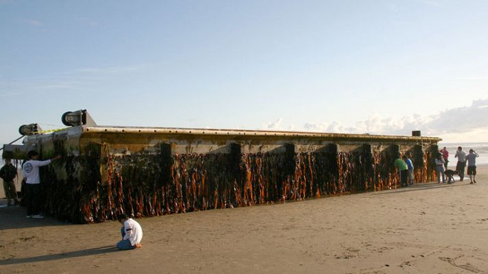  - Un muelle japonés llega a EE.UU.