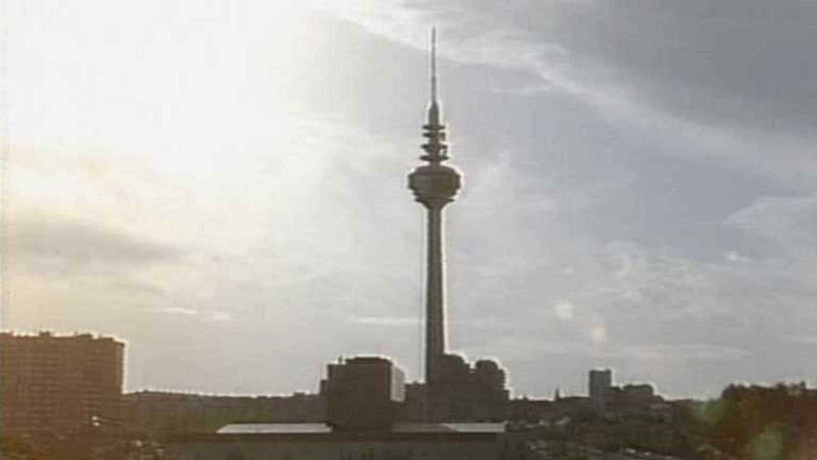 Torrespaña, también conocido como  "el Pirulí", cumple hoy 30 años