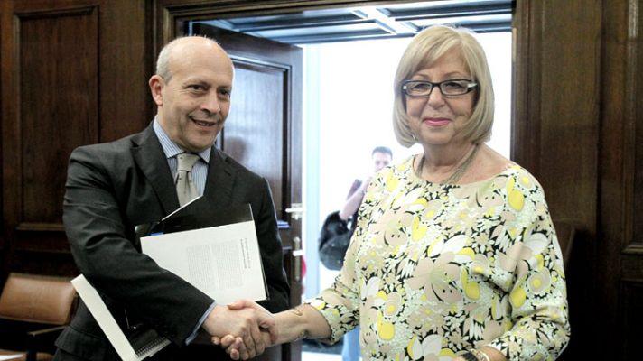 Telediario 1 - Cada autonomía calculará sus costes académicos y aplicará sus tasas